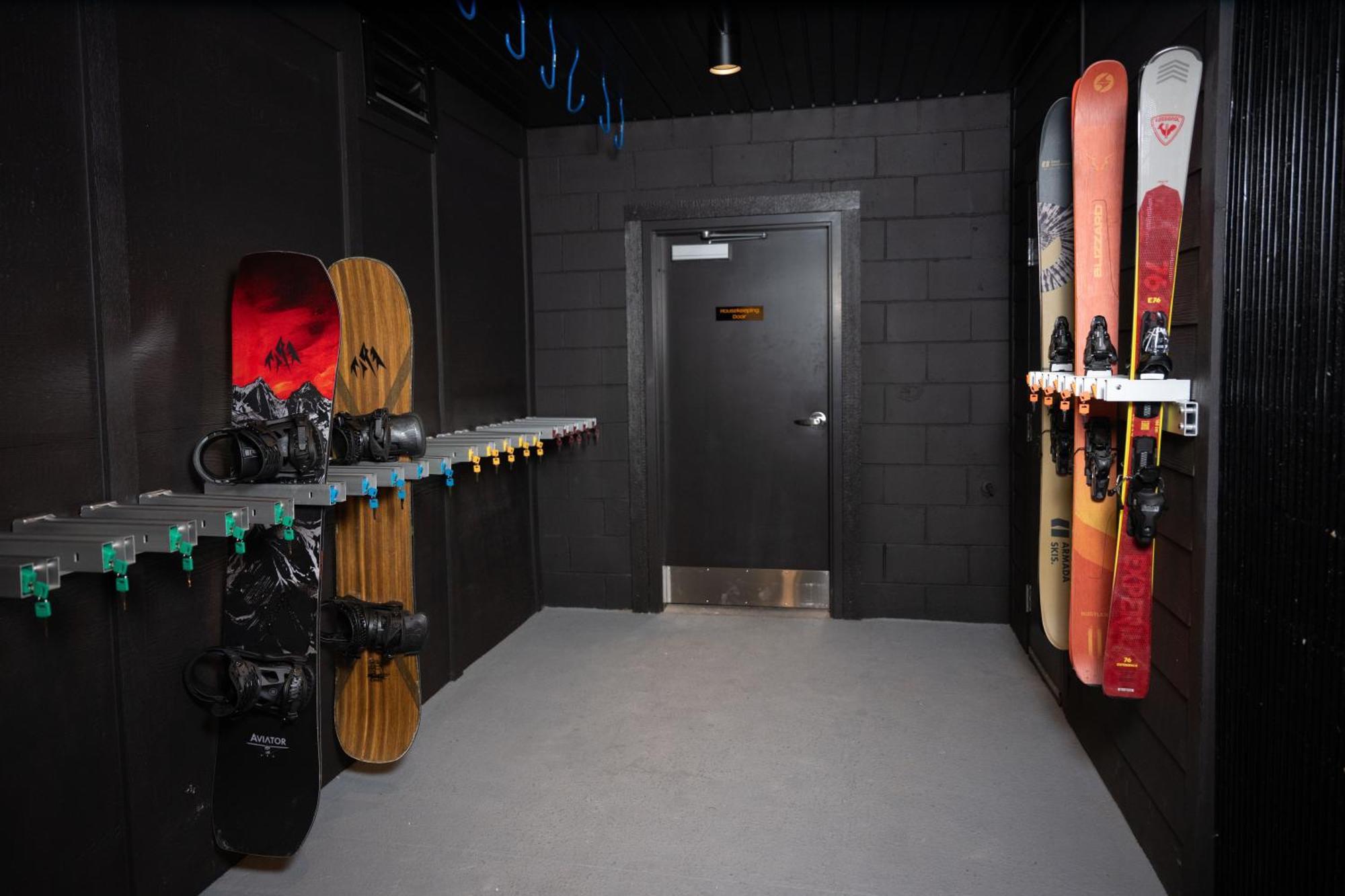 Vrge Revelstoke Otel Dış mekan fotoğraf